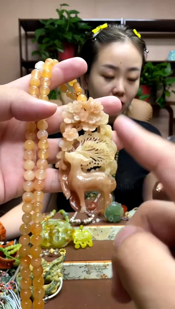 未镶嵌岫玉颈饰·