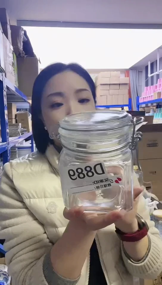 【闪购商品】瓷片进口百货740ml储物罐带金属D889