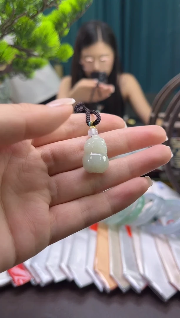 吊坠(赠链)未镶嵌翡翠多样性发货1 件