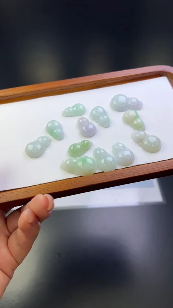 翡翠未镶嵌颈饰多样性发1件