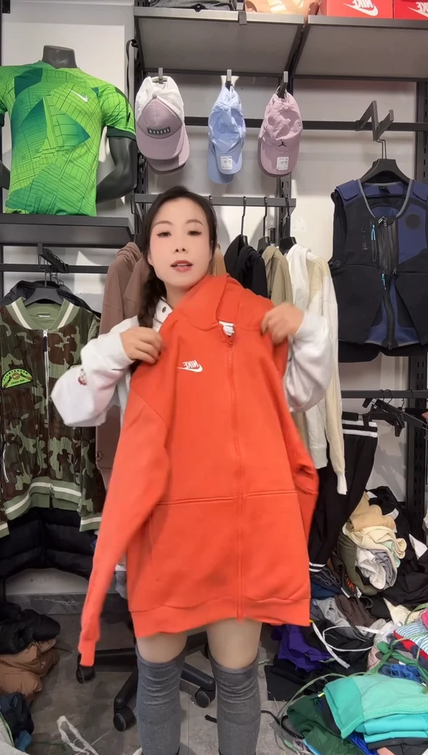 1077 编码 耐克卫衣服饰过款为准 尺码  XL