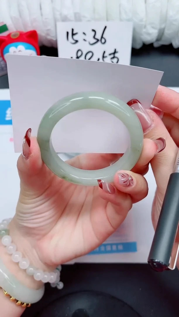 【闪购商品】石英质玉手镯未镶嵌18