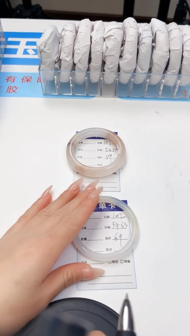 未镶嵌手镯石英质玉102石英质玉玛瑙