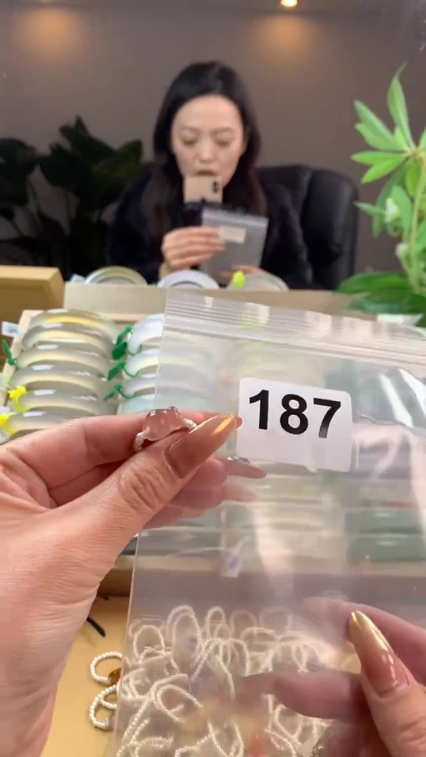 【闪购商品】玛瑙/玉髓手镯未镶嵌187