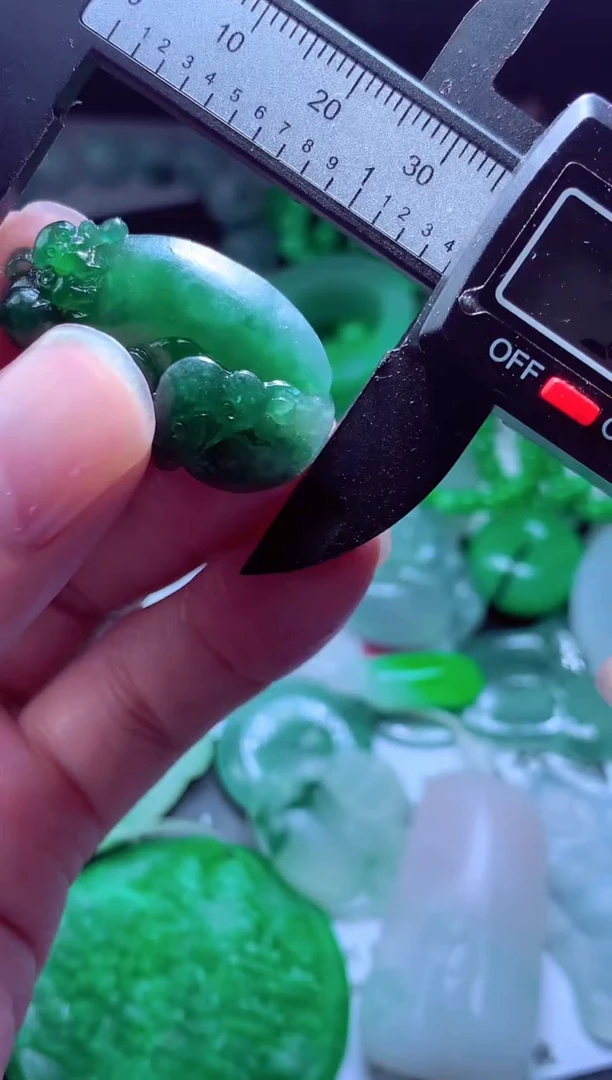 未镶嵌定制翡翠柒*?翡翠毛货定制