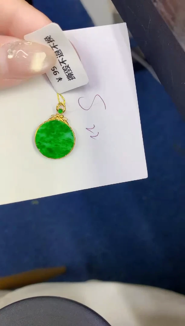 颈饰18K金镶嵌翡翠缅甸天然翡翠A货