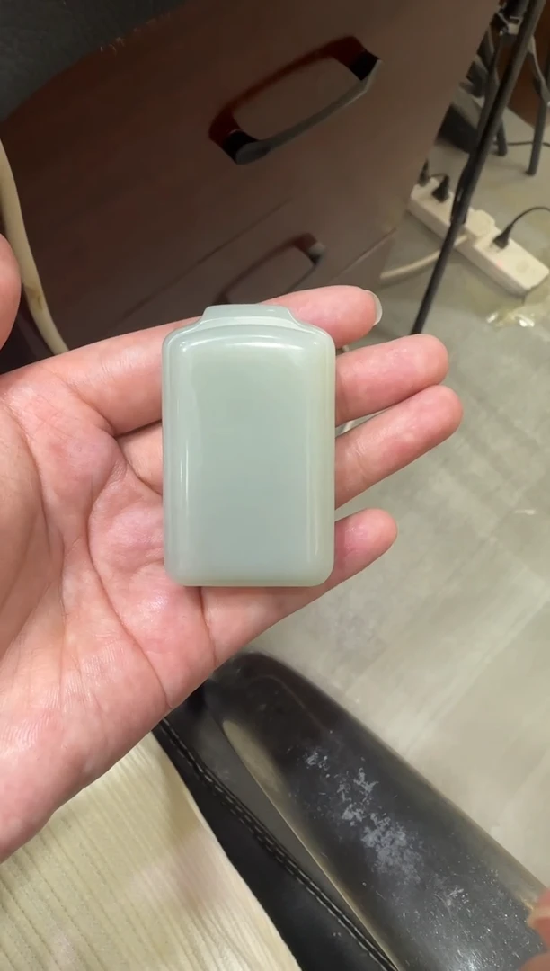 吊坠(不含链)未镶嵌和田玉落**雪且末近矿青白玉无事牌（产地直发）