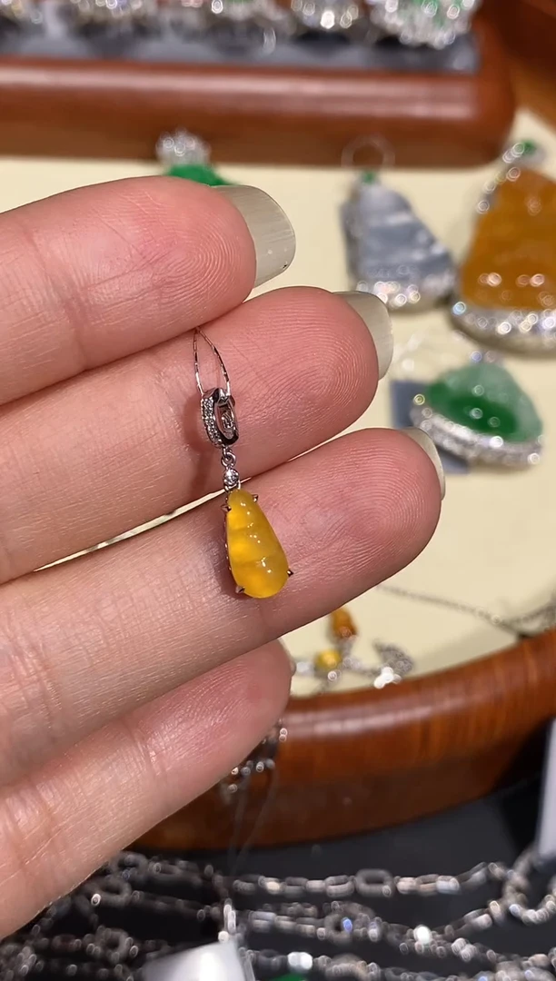 【闪购商品】翡翠颈饰18K金镶嵌吊坠