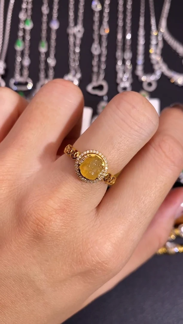 18K金镶嵌戒指翡翠戒指