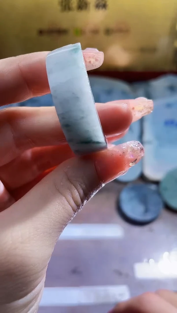 翡翠挂件未镶嵌小梦2