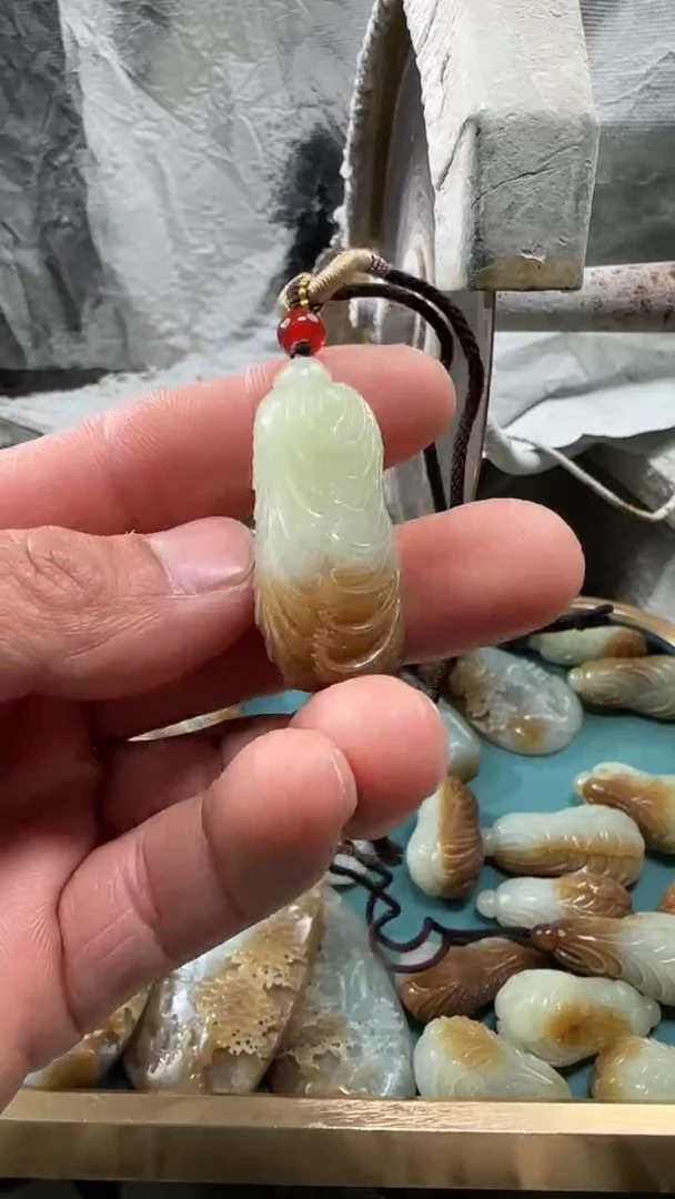 颈饰未镶嵌和田玉吊坠
