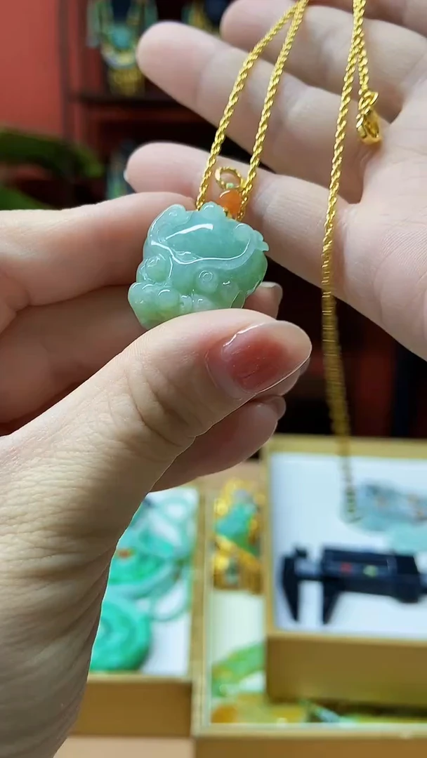 颈饰未镶嵌翡翠吊坠