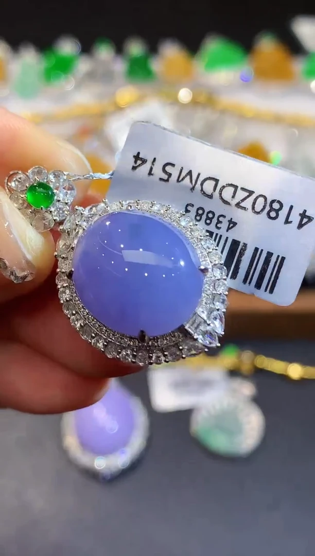 吊坠(不含链)18K金镶嵌翡翠多样性发其一