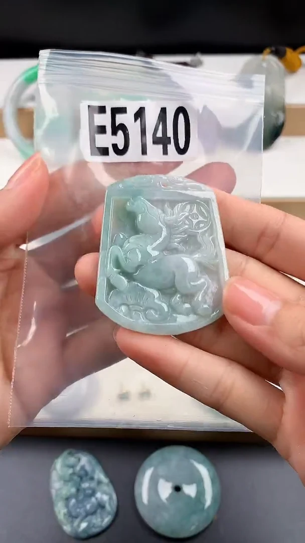 颈饰未镶嵌翡翠天然翡翠吊坠挂件