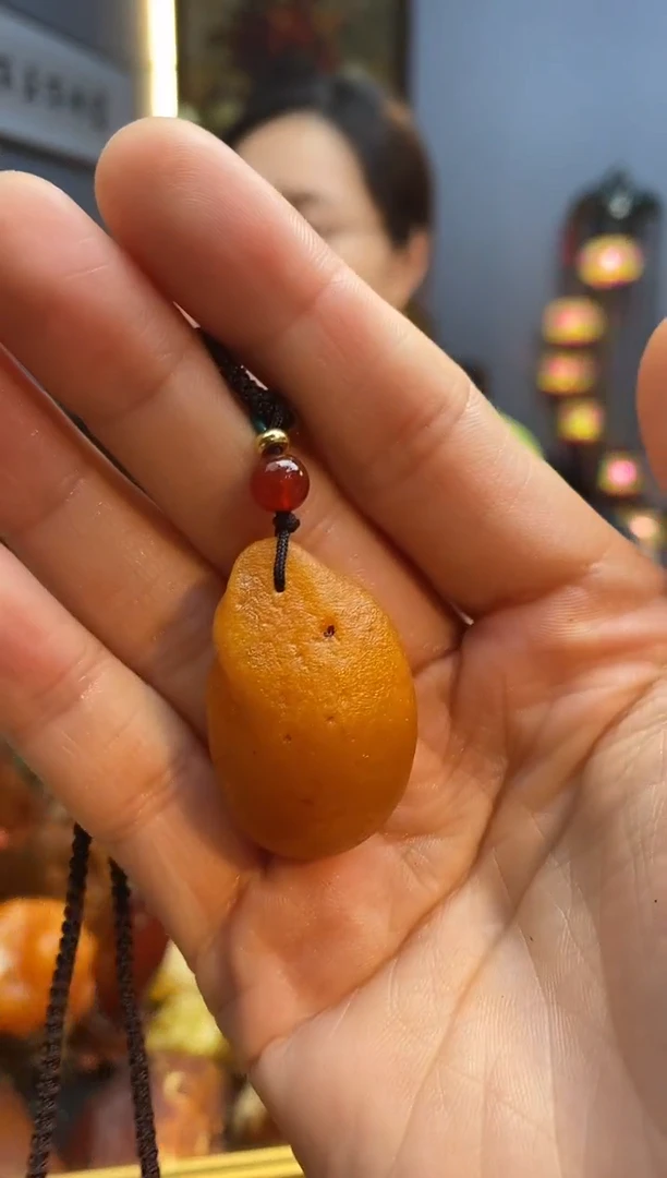 未镶嵌颈饰琥珀吊坠