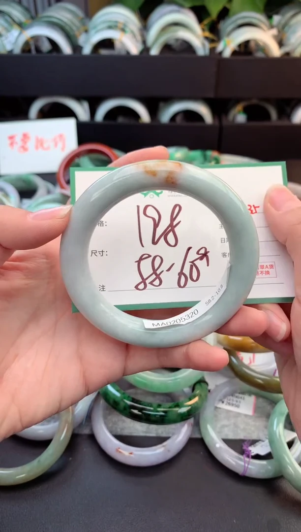未镶嵌定制翡翠用*毛货需精细抛光+多人