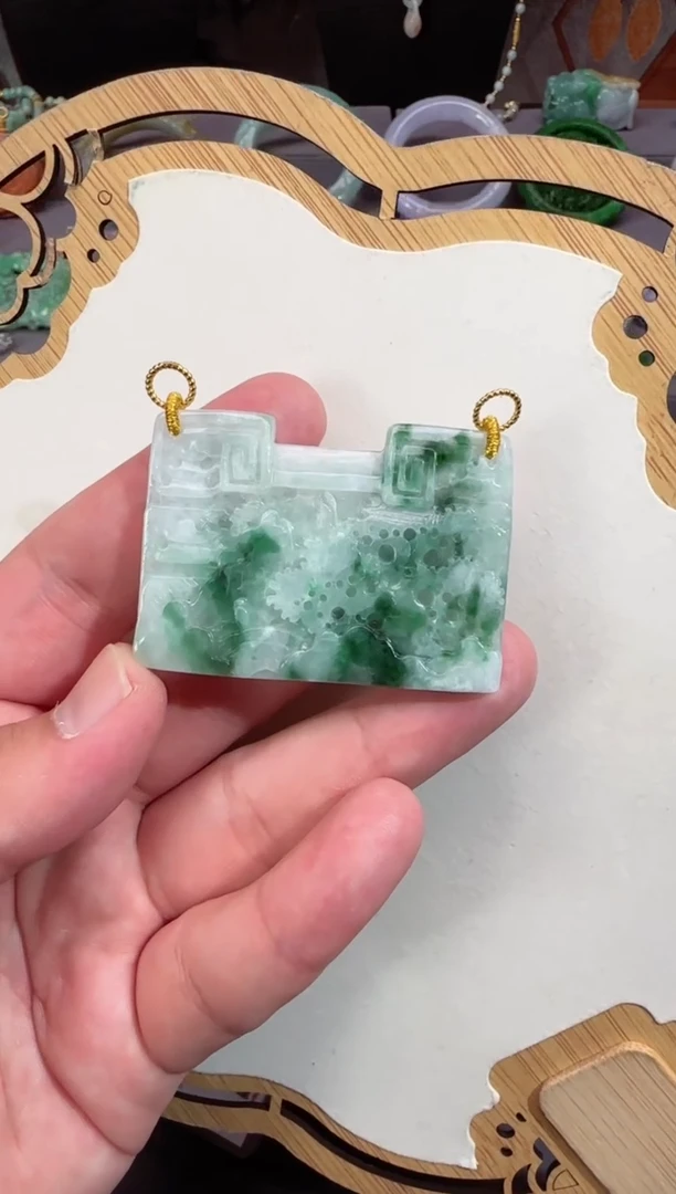 【闪购商品】翡翠颈饰未镶嵌牌子