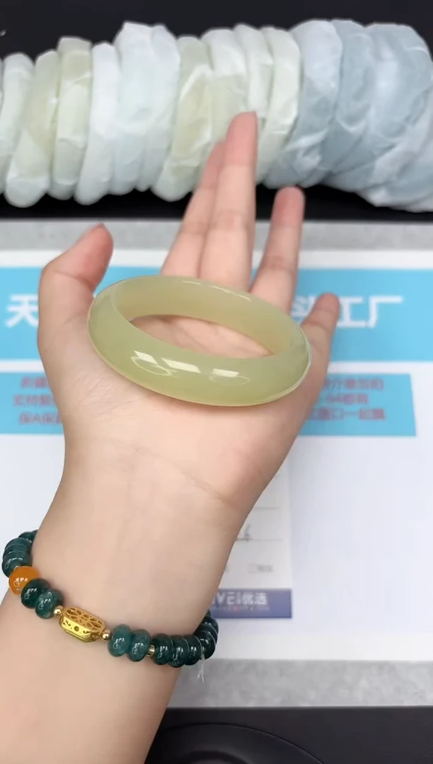 未镶嵌手镯石英质玉67/5556