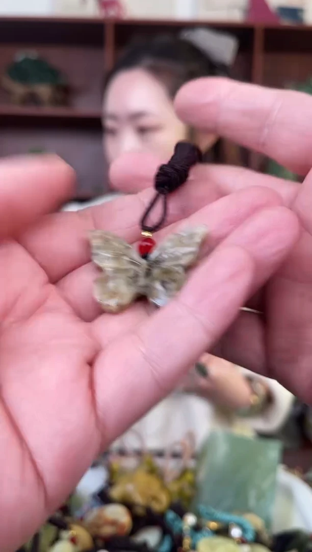 未镶嵌蛇纹石玉颈饰`