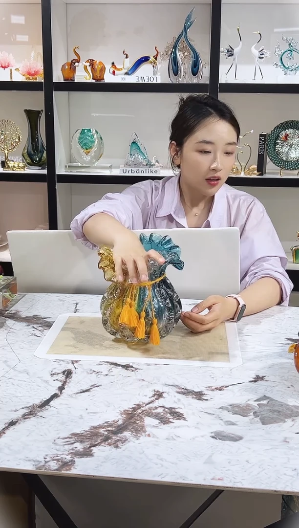 琉璃钱袋子造型花瓶
