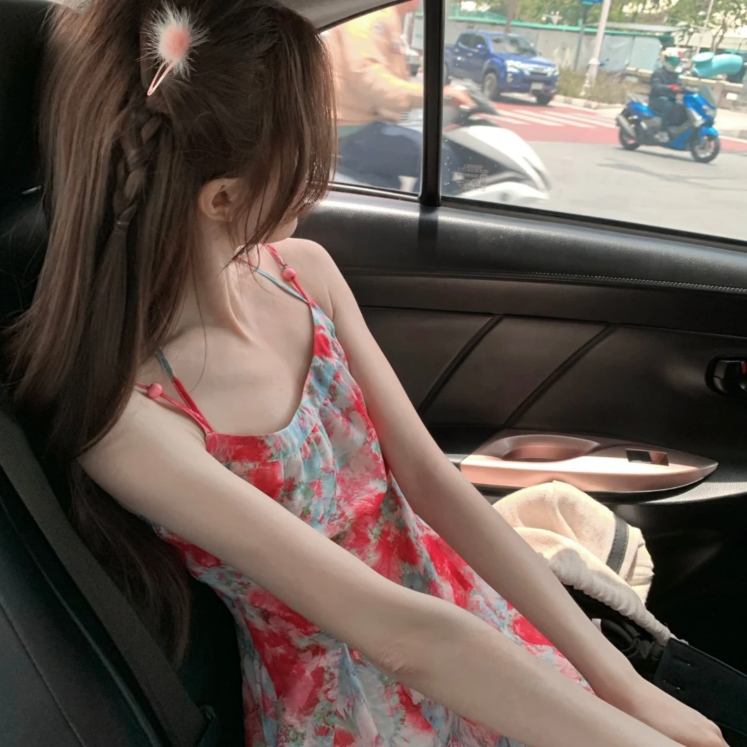 ishui-红醋栗-少女夏季法式纯欲设计碎花收腰度假吊带连衣裙
