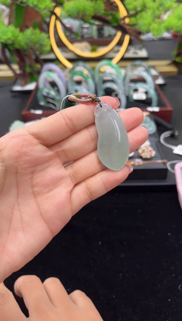 颈饰未镶嵌翡翠吊坠