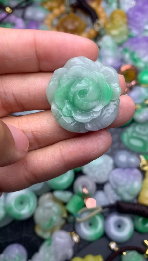 颈饰未镶嵌翡翠天然缅甸翡翠吊坠