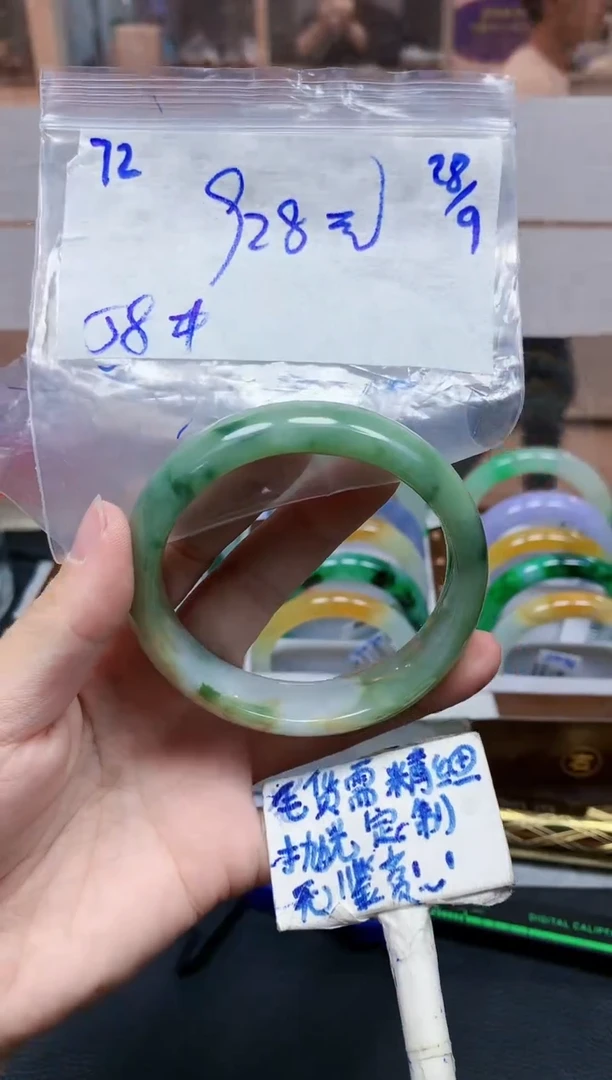 未镶嵌定制翡翠72毛货需精细抛光手镯拍一发一