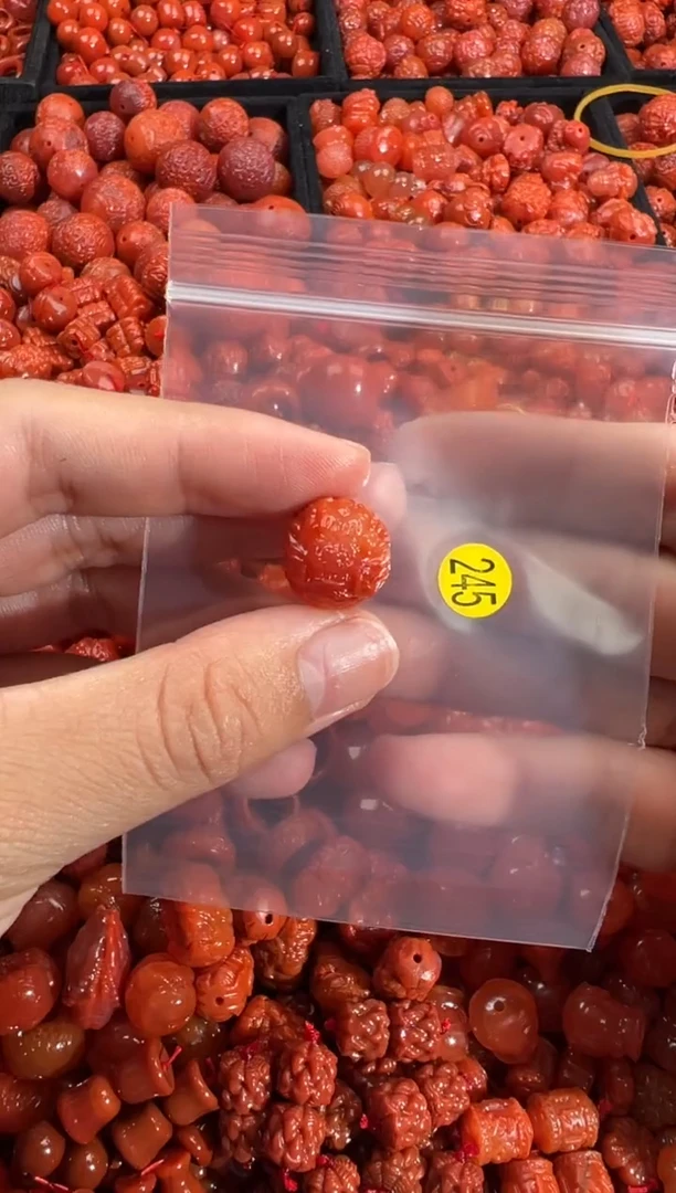 南红玛瑙未镶嵌颈饰1