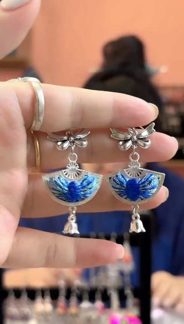 织绣一枝独秀2 老绣饰品34