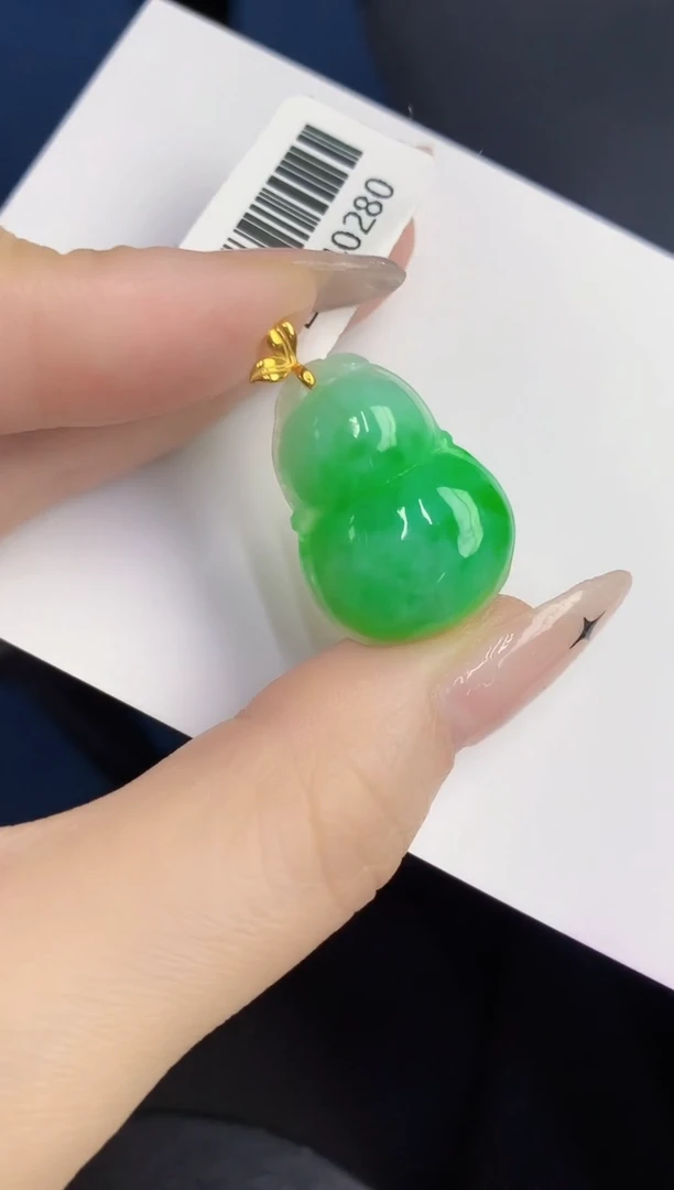 颈饰18K金镶嵌翡翠缅甸天然翡翠A货