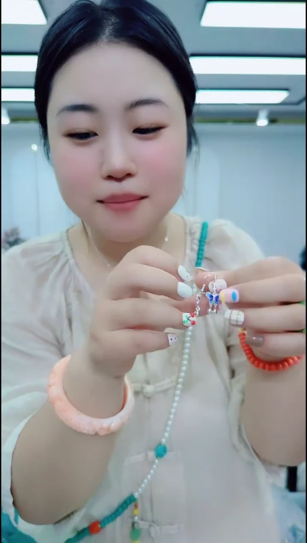 1011蓝色蝴蝶耳钩