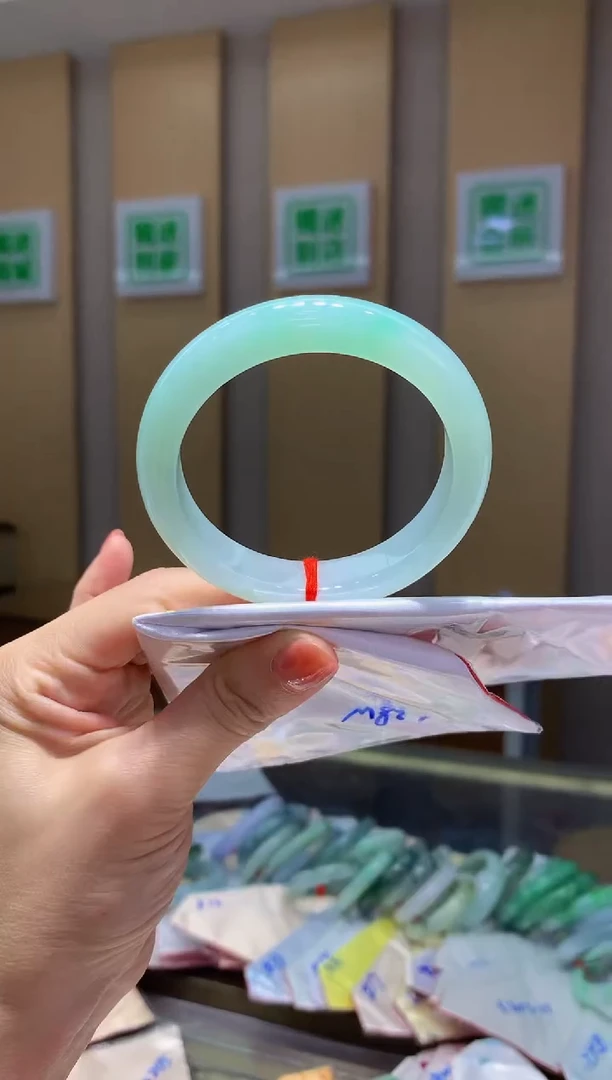 翡翠手镯未镶嵌-Q117圈口54.5