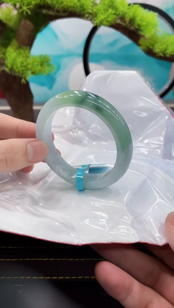 【闪购商品】翡翠手镯未镶嵌手镯
