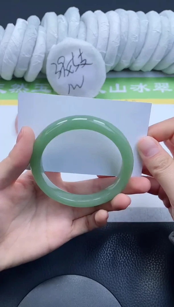 【闪购商品】石英质玉手镯未镶嵌A75-60+