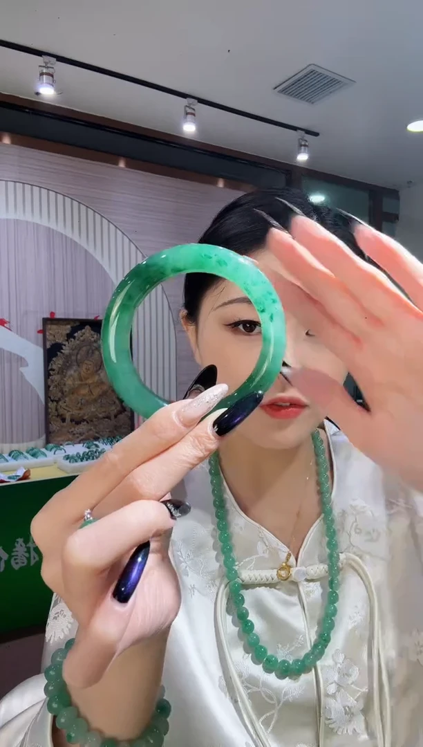【闪购商品】石英质玉手镯未镶嵌1