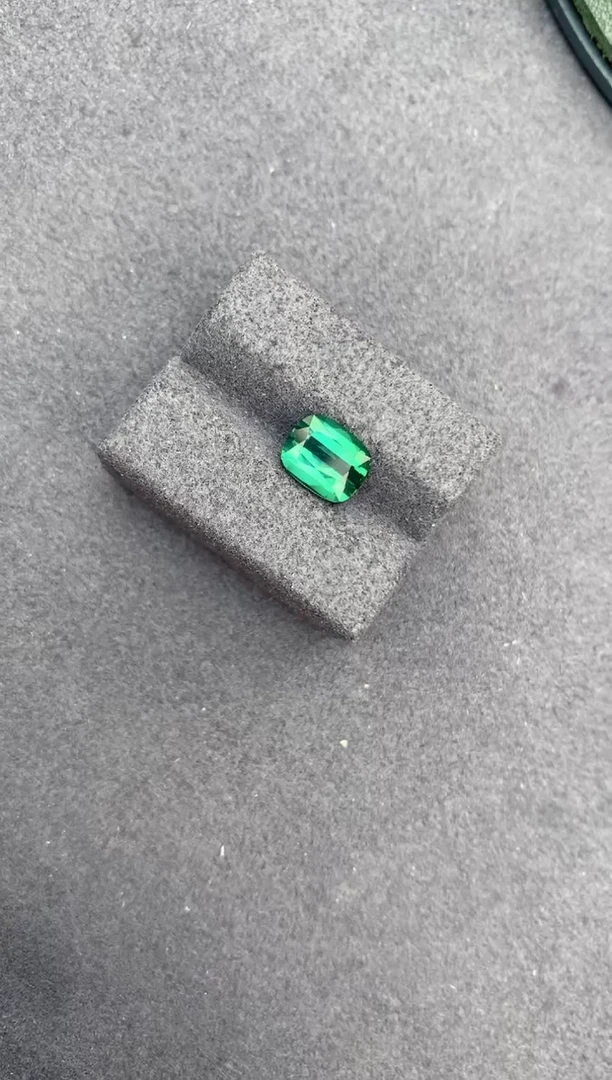 【闪购商品】碧玺裸石未镶嵌2.2ct绿碧玺