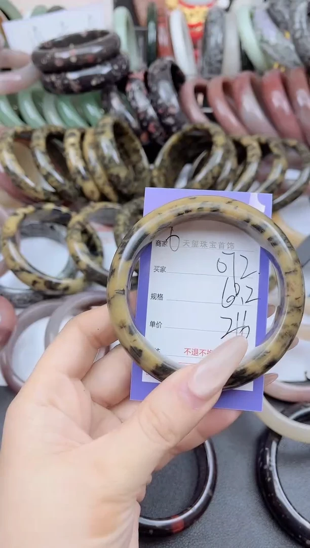 未镶嵌手镯石英质玉072