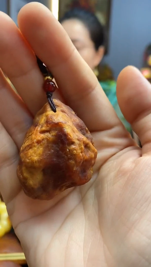 未镶嵌颈饰琥珀吊坠