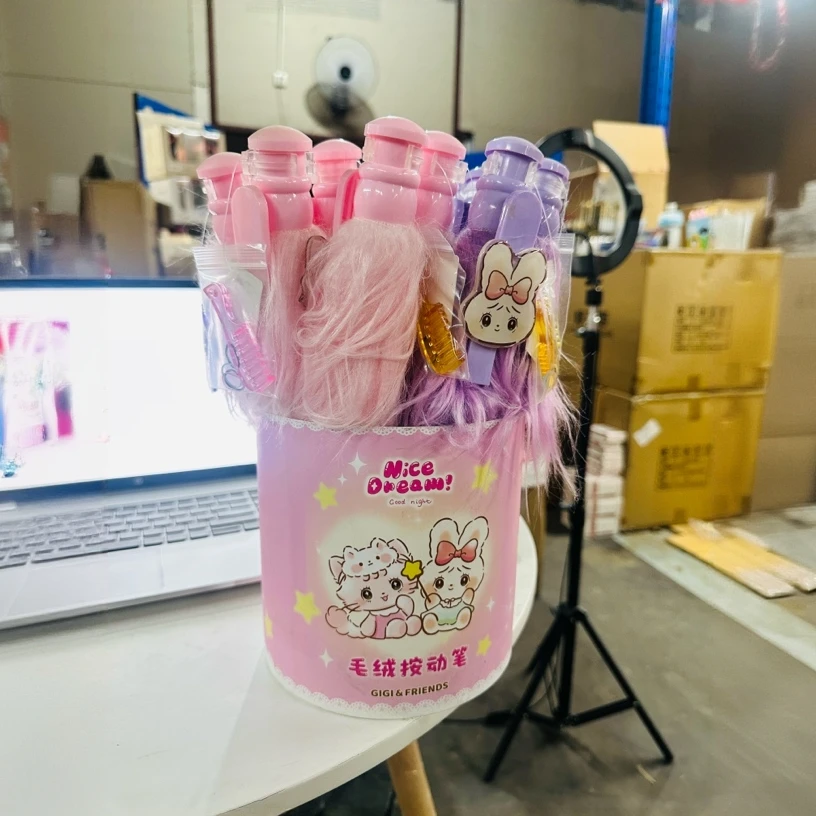 到手一桶12支，青壹坊毛绒按动笔