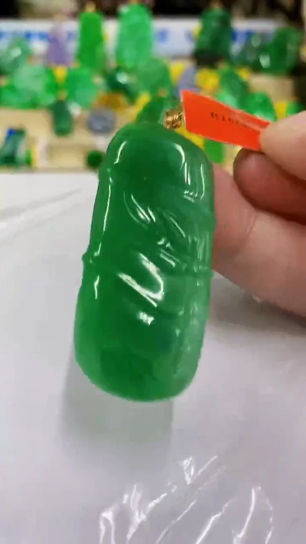 翡翠18K金镶嵌颈饰挂件