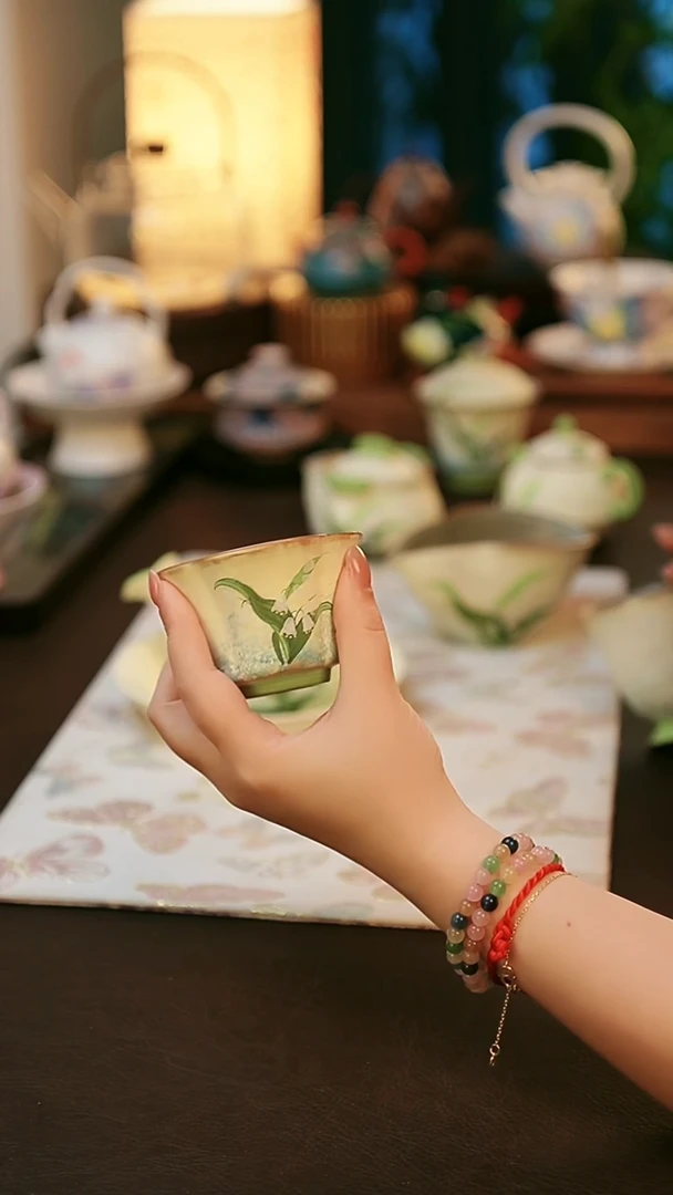陶瓷茶具铃兰花四角梅花杯