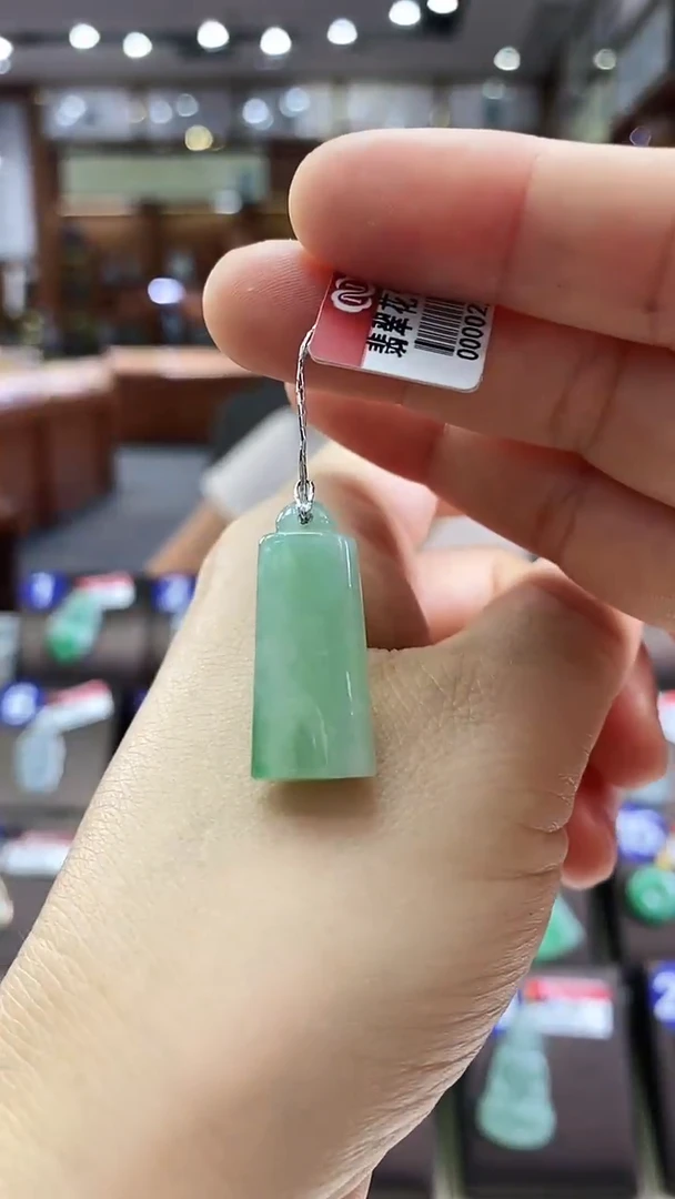 翡翠未镶嵌颈饰无事牌