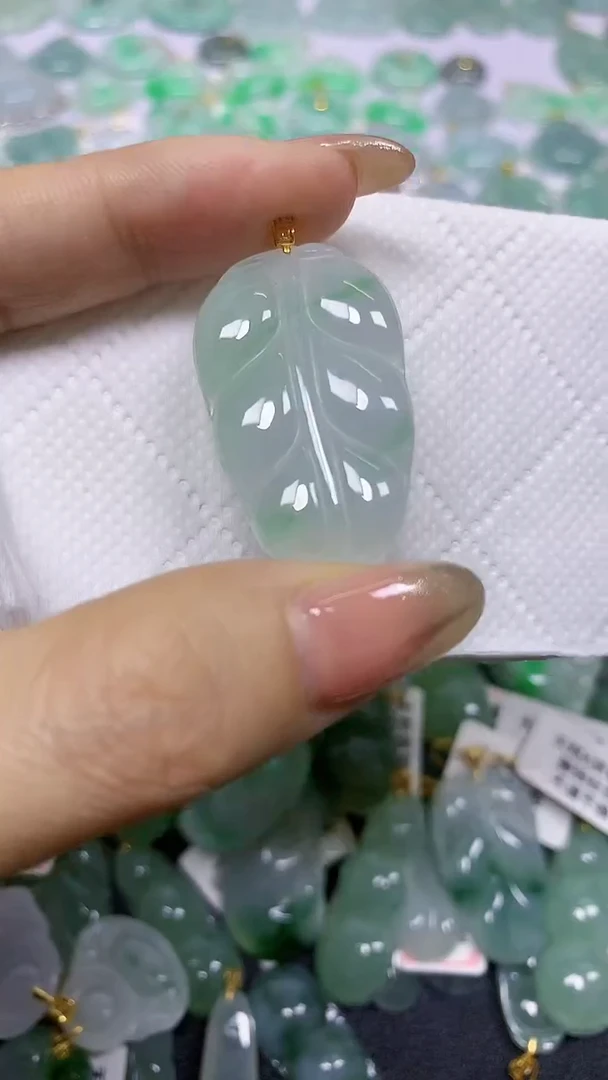 颈饰18K金镶嵌翡翠天然翡翠A货