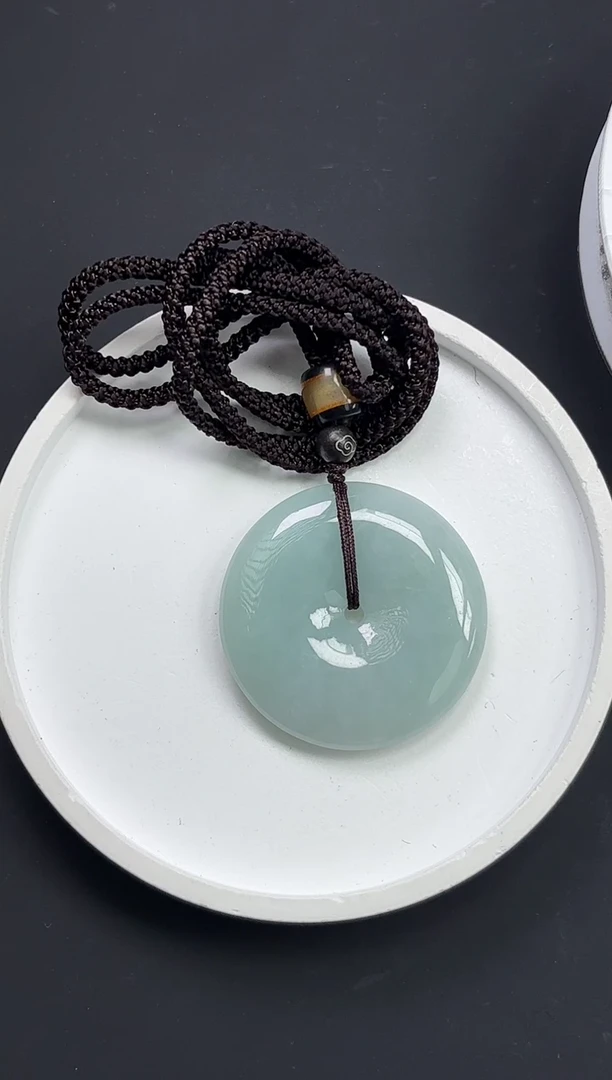 颈饰未镶嵌翡翠平安扣