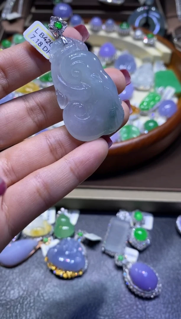 颈饰18K金镶嵌翡翠翡翠吊坠