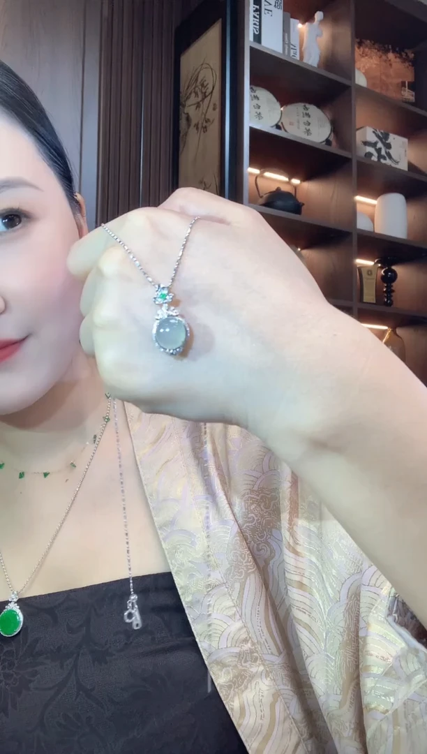 吊坠(不含链)18K金镶嵌翡翠a1多样性发货一件