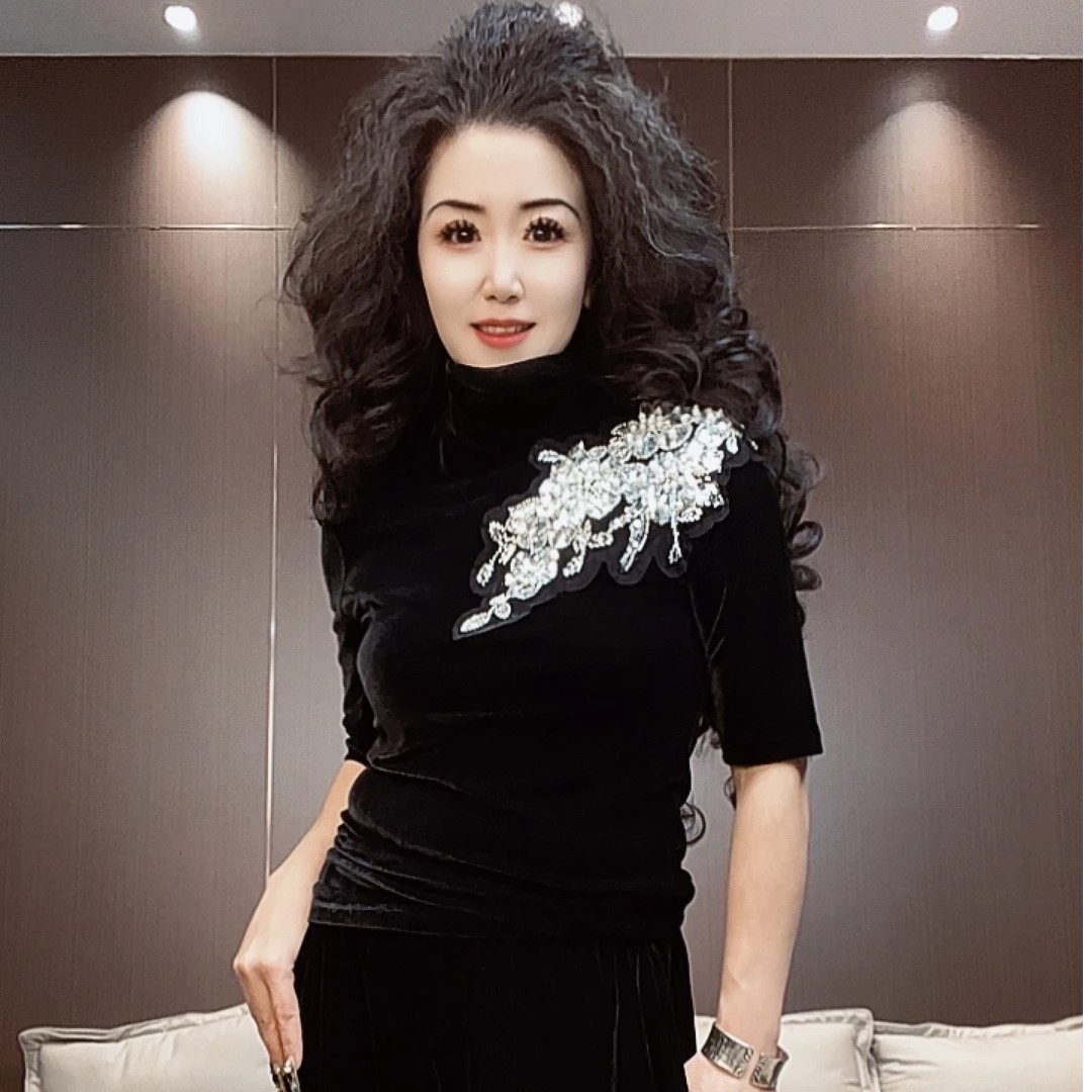 大漂亮家的时尚洋气百搭黑色丝绒高档钻花高领半袖
