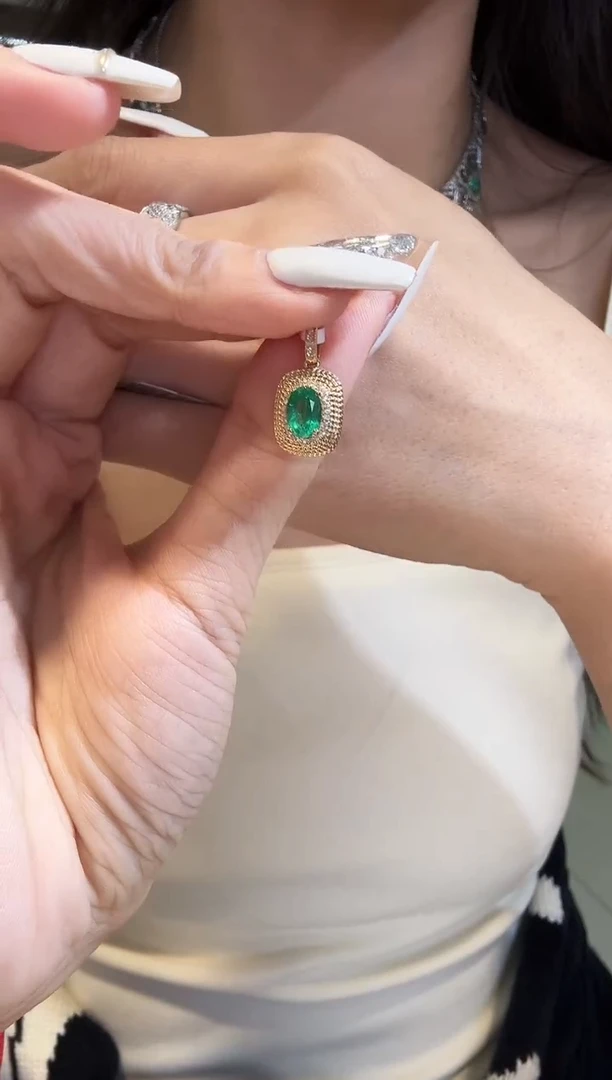 18K金镶嵌吊坠（不含链）祖母绿0.80ct