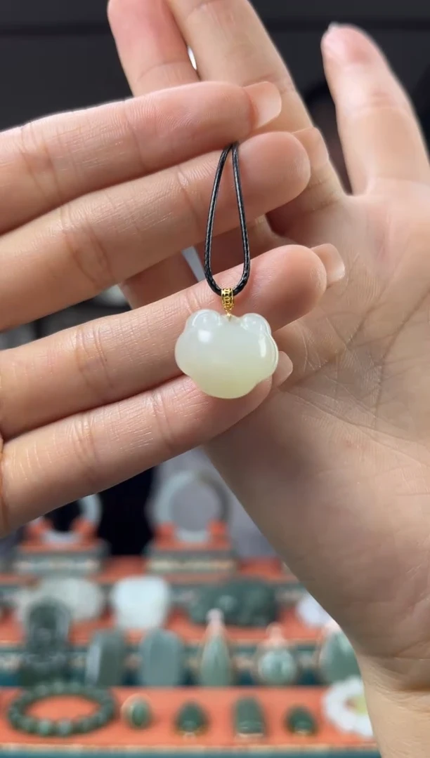 和田玉18K金镶嵌颈饰1